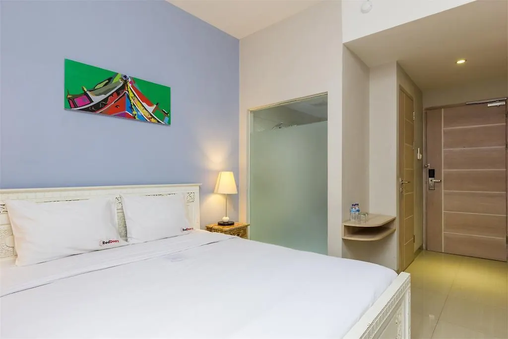 Guest house Reddoorz Plus @ Gunung Salak Street